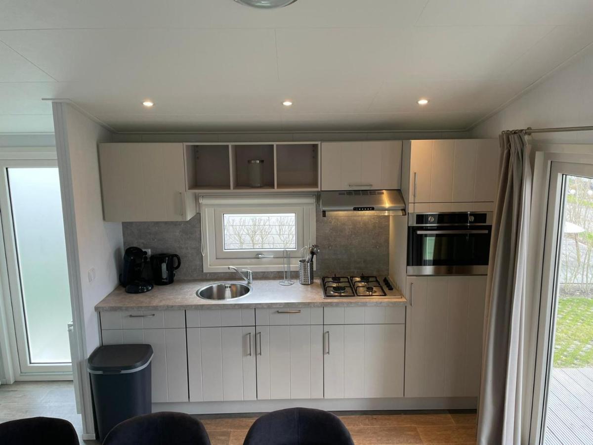 Chalet Op Gezellige Familiecamping Bij Zee 坎珀兰 外观 照片