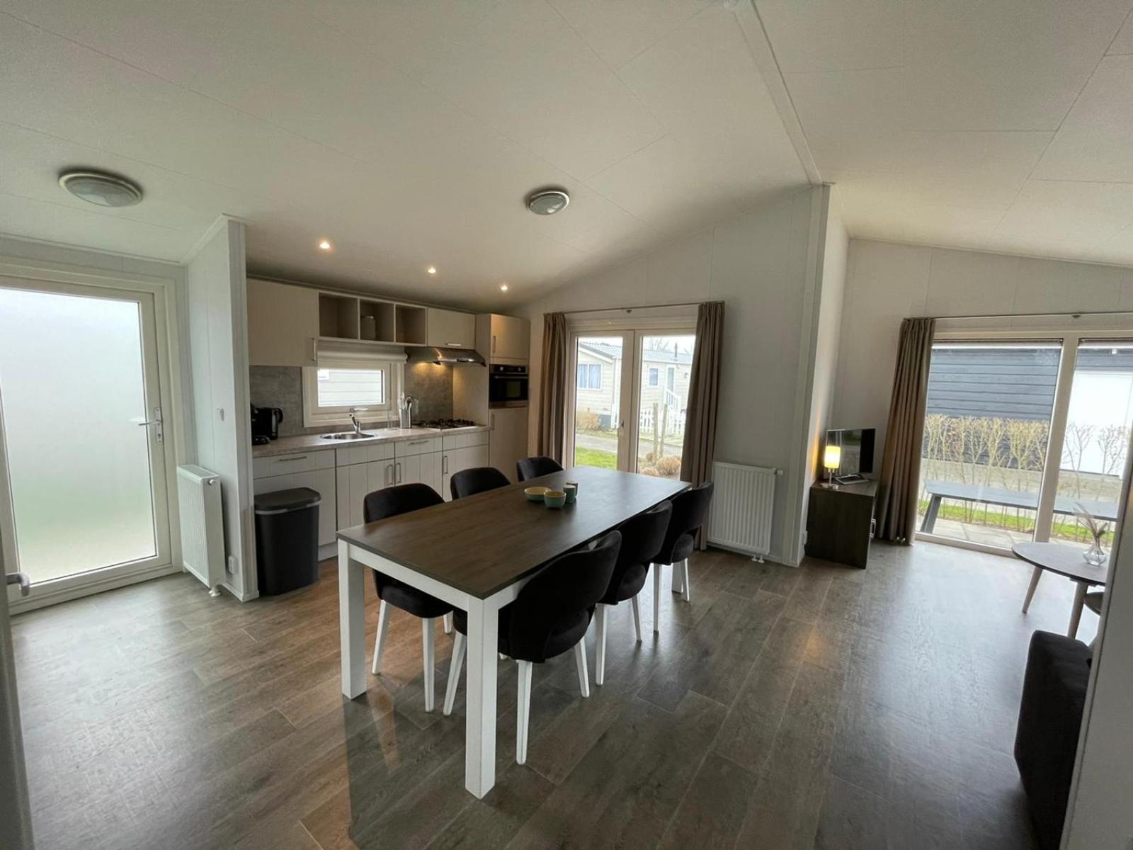 Chalet Op Gezellige Familiecamping Bij Zee 坎珀兰 外观 照片