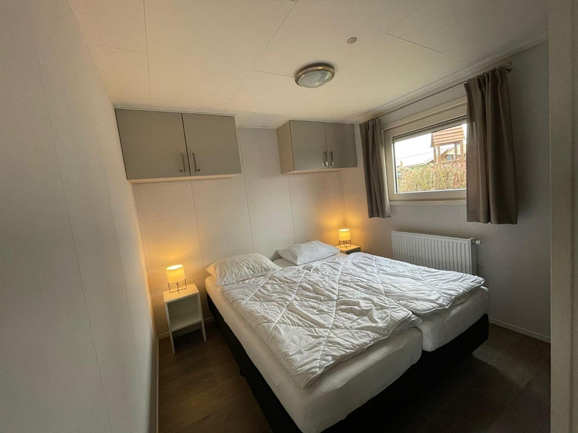 Chalet Op Gezellige Familiecamping Bij Zee 坎珀兰 外观 照片